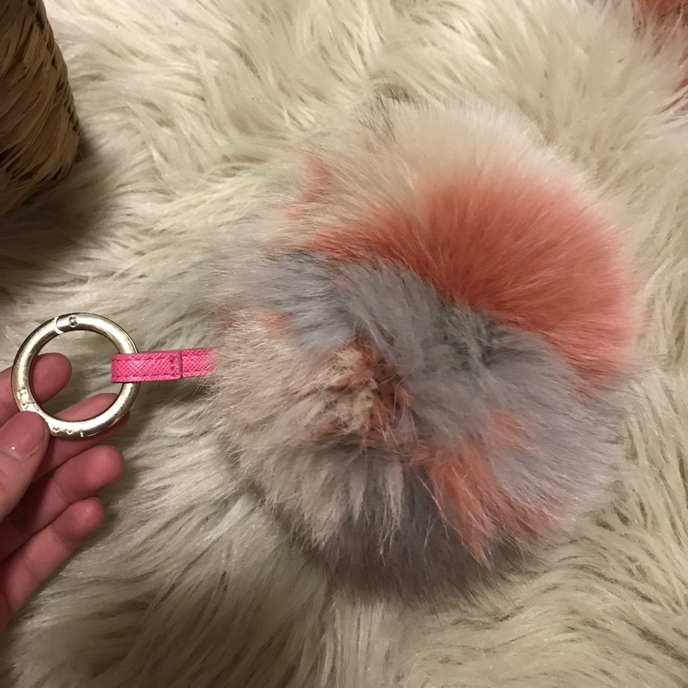 Jocelyn fur real fur keychain puff